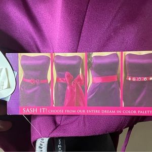 Beautiful dress, that can be worn five different ways. Look at photo.